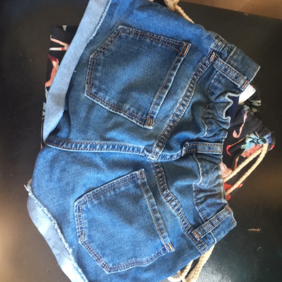Size 10 cute jeans shorts - Picture 4 of 4
